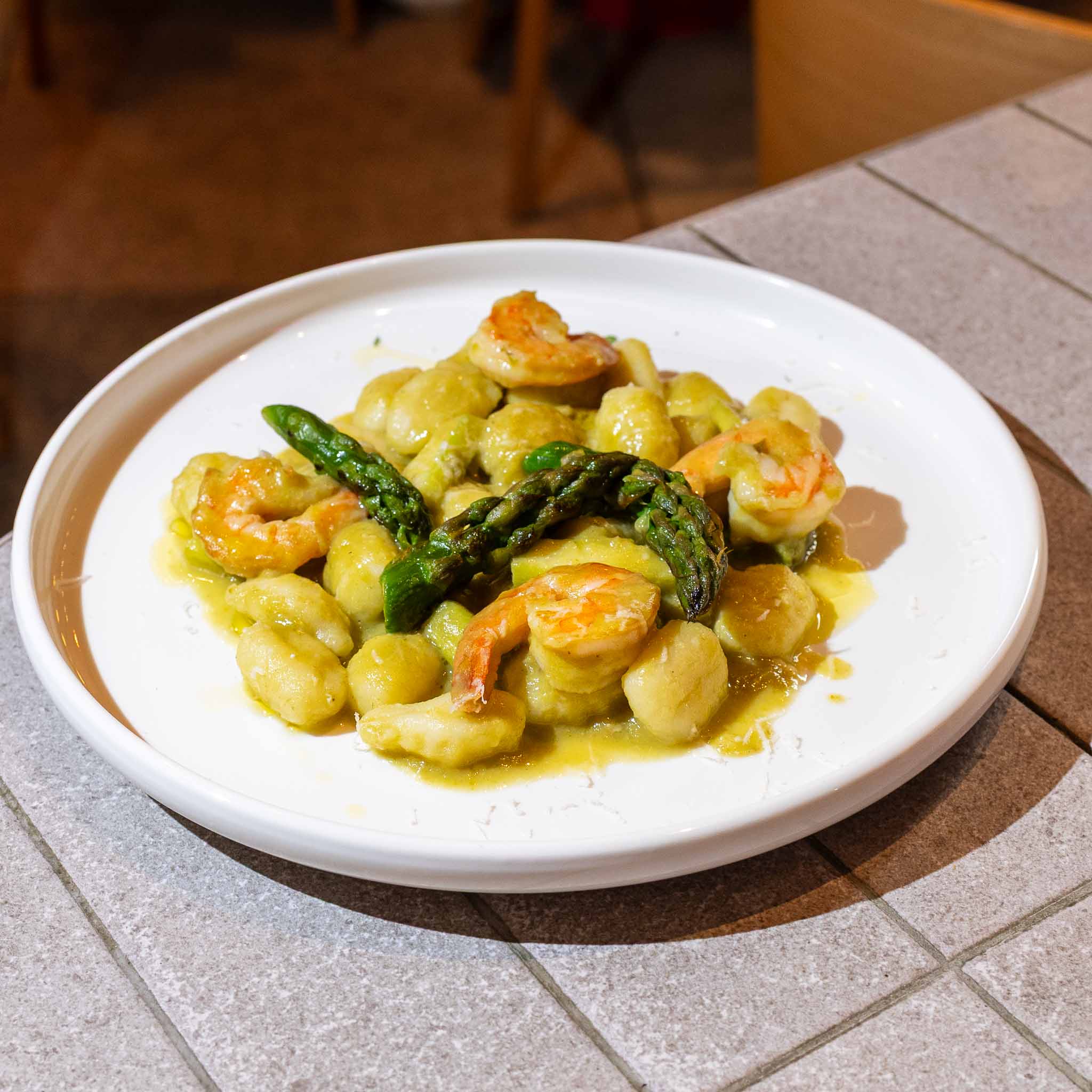 Gnocchetti con gamberi e asparagi