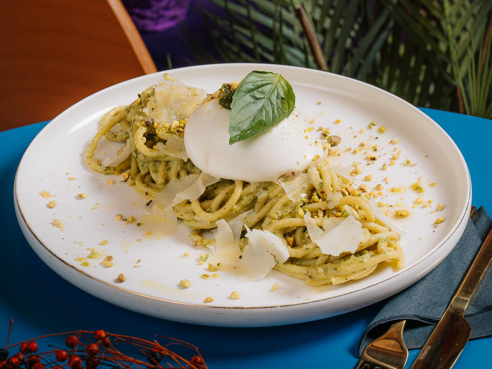 Spaghetti al Pesto di Pistacchi con Burrata